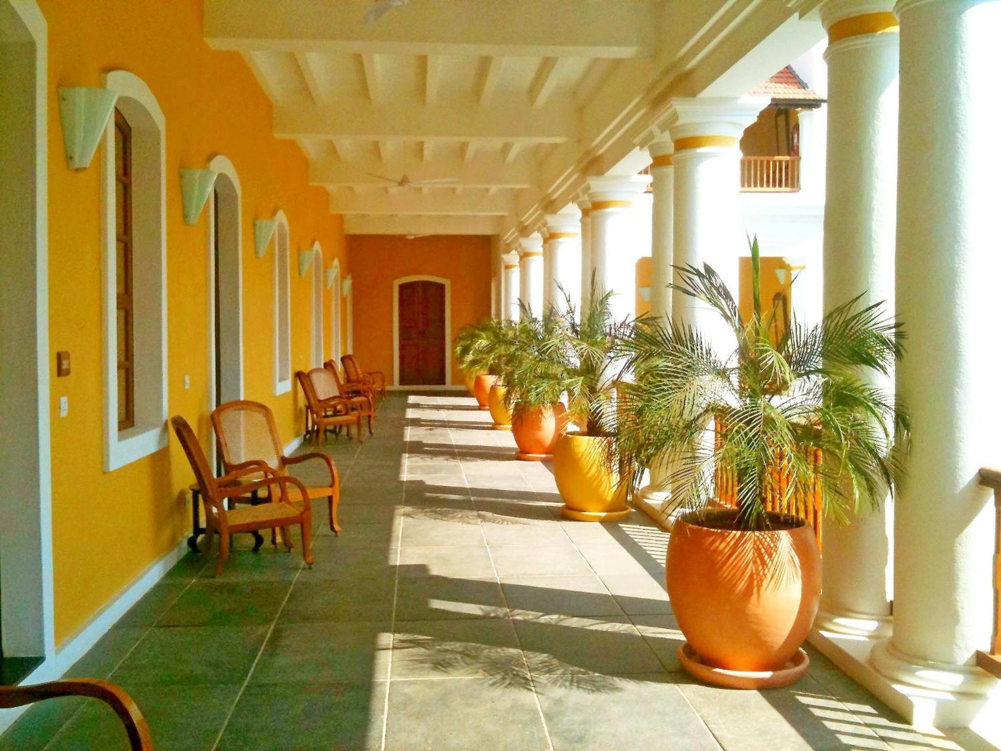Palais De Mahe - A Cgh Earth Experience Hotel Pondicherry Bagian luar foto