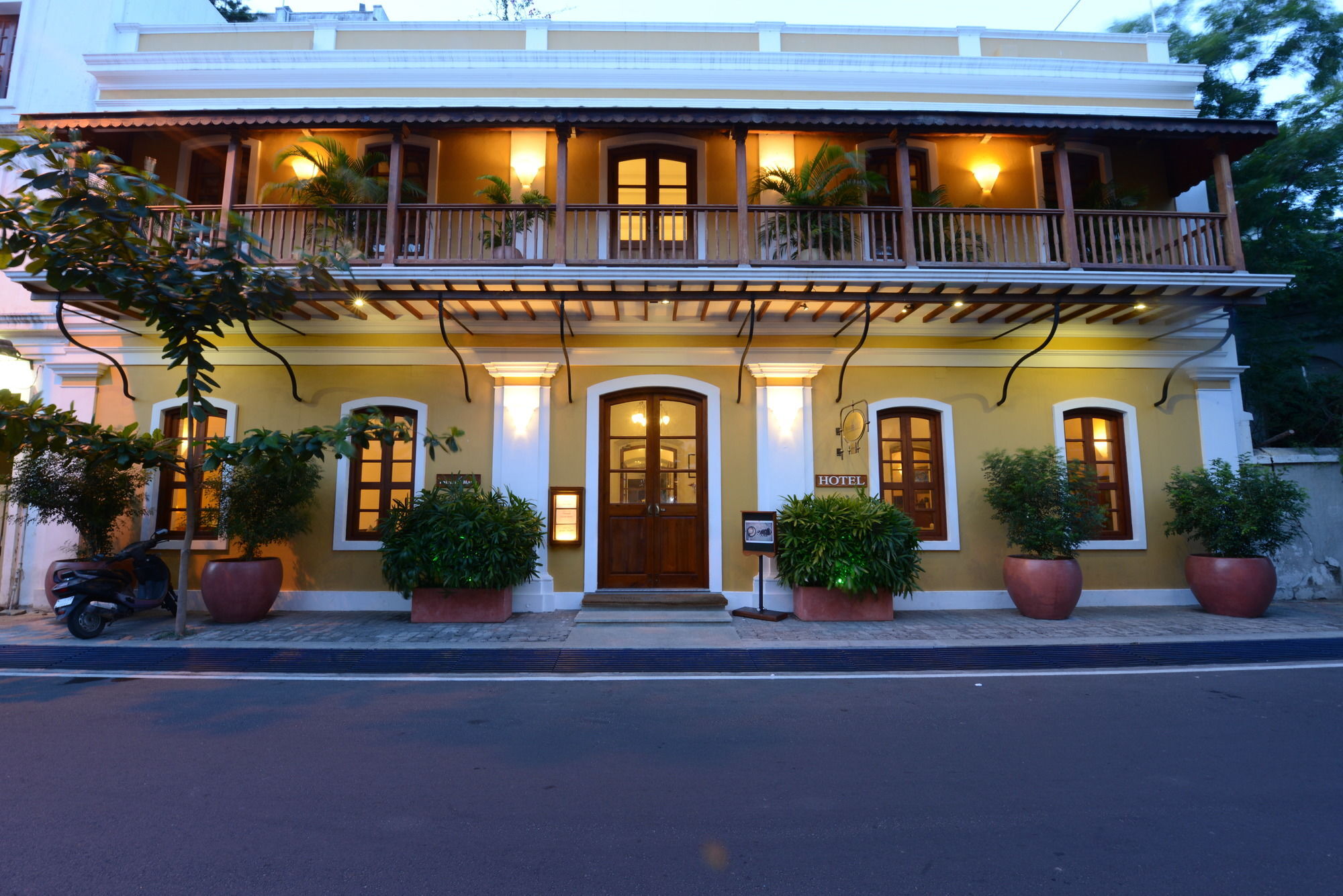 Palais De Mahe - A Cgh Earth Experience Hotel Pondicherry Bagian luar foto
