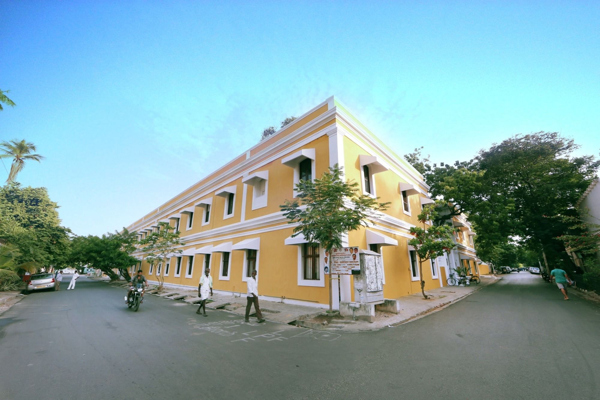 Palais De Mahe - A Cgh Earth Experience Hotel Pondicherry Bagian luar foto