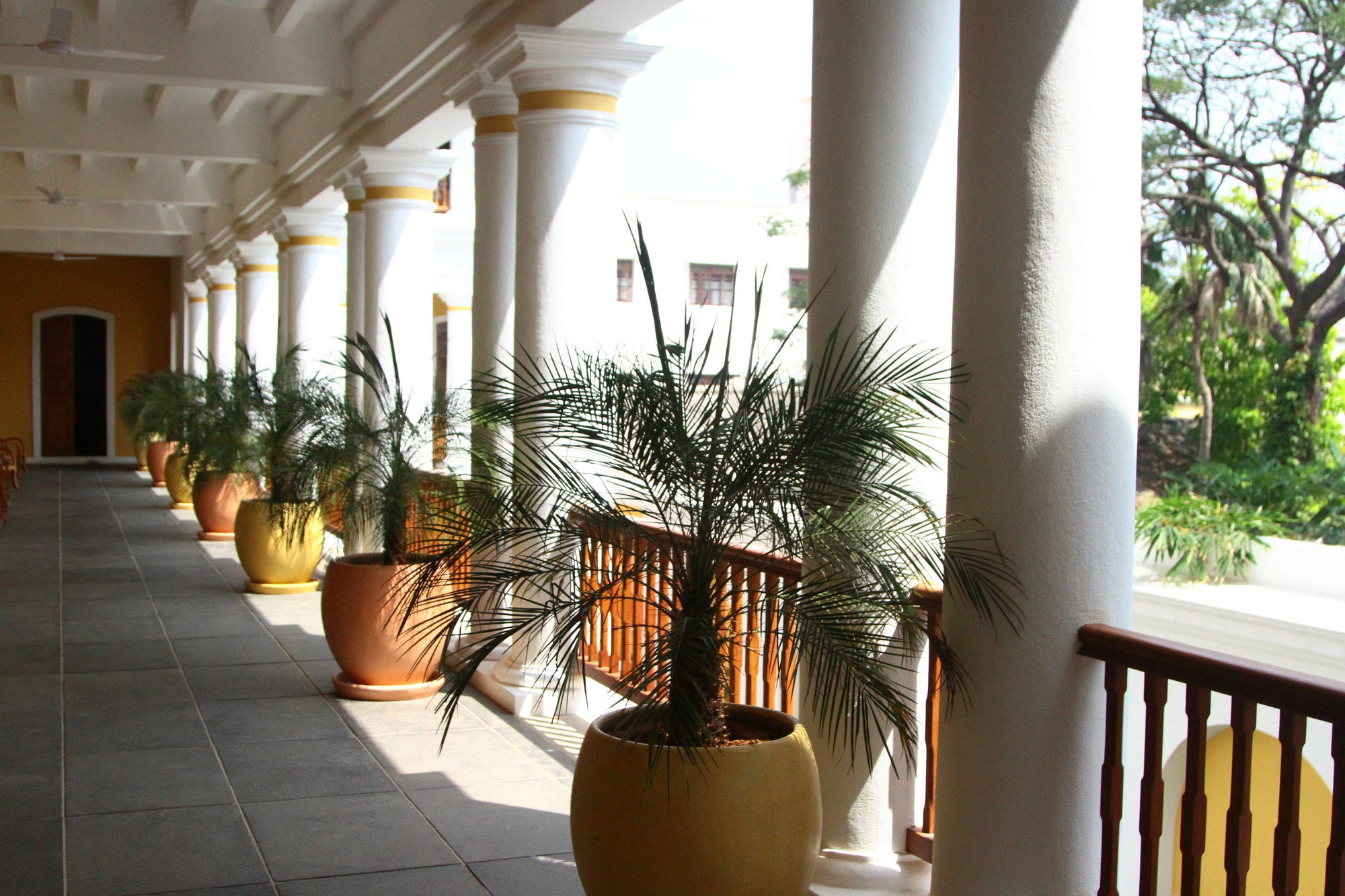 Palais De Mahe - A Cgh Earth Experience Hotel Pondicherry Bagian luar foto